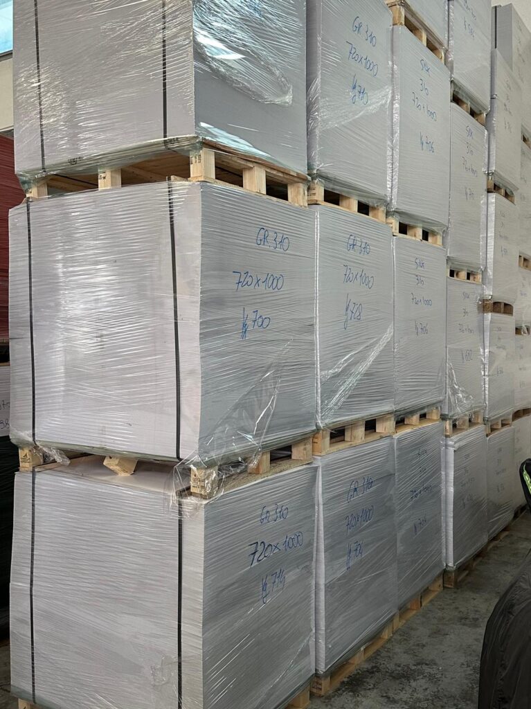 #260.26 WHITE WF C2S PC CARDBOARD SHEETS